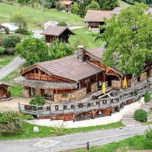 https://chalet-de-charme-le-cecla.hotels-rhonealpes.com